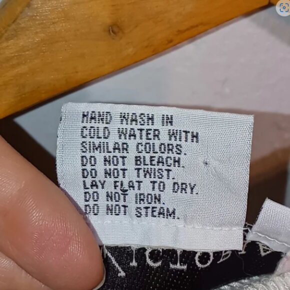 Victoria Essentials Top Size Small - Picture 9 of 9